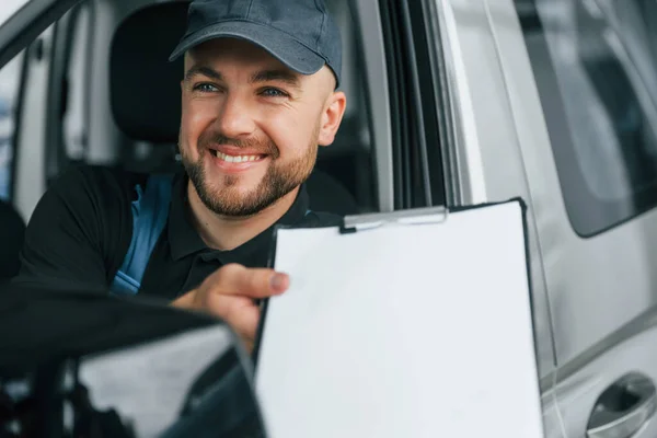 Cheerful Worker Delivery Man Uniform Indoors Car Order — Stock Photo, Image