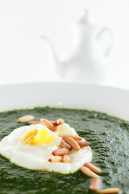 Yeşil Beyaz tabak çorba