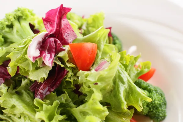 Taze ve lezzetli salata. — Stok fotoğraf
