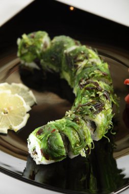siyah yemek lezzetli ve taze sushi