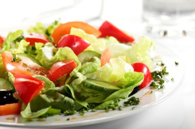 taze salata ile lezzetli garnitür