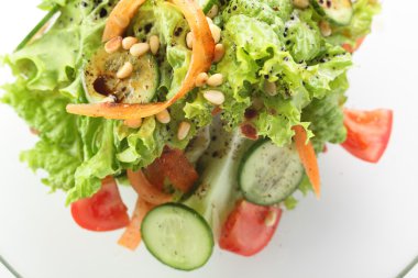 soğuk salata domates ve salatalık ile