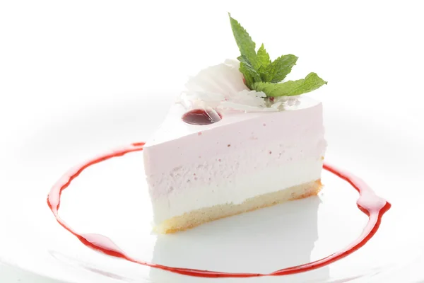 Sweet cake with fresh mint — Stock Photo, Image