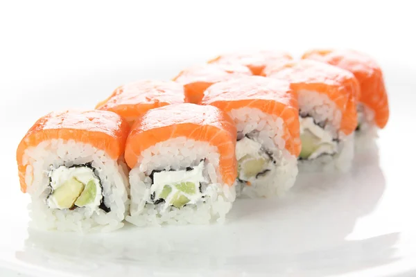 Čerstvé sushi na bílém pozadí — Stock fotografie