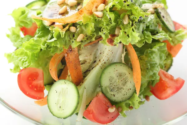 Soğuk salata domates ve salatalık ile — Stok fotoğraf