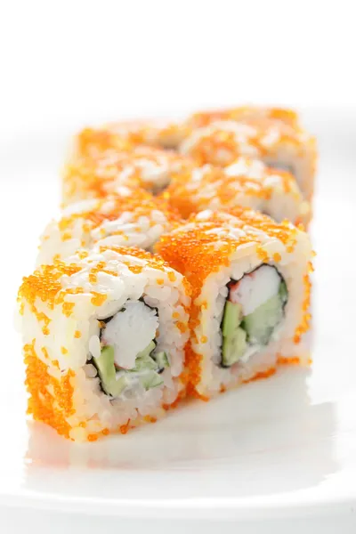 Sushi fresco sobre fundo branco — Fotografia de Stock