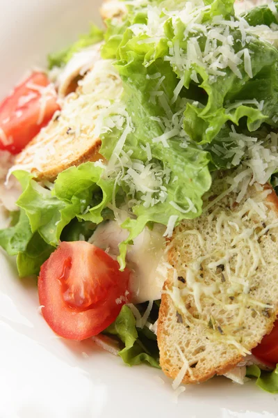 Verse salade met verschillende groenten — Stockfoto