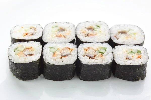 Frisches Sushi auf weißem Hintergrund — Stockfoto