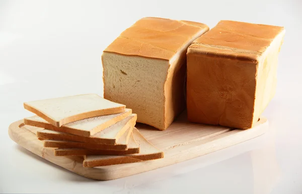 Lekker brood op witte achtergrond — Stockfoto