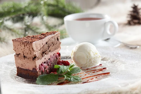 Fräsch och söt kaka på skålen — Stockfoto