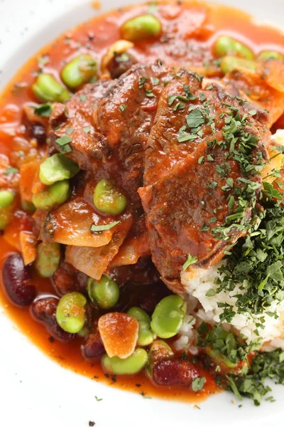 Warme salade met stukken van vlees — Stockfoto