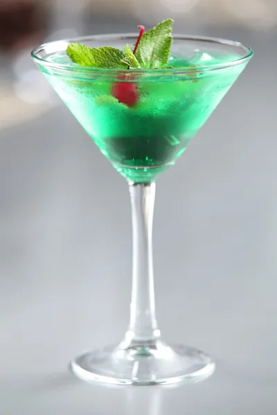 Cocktail européen frais et étonnant — Photo