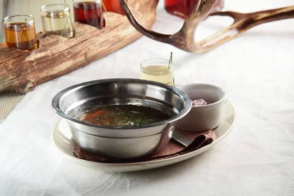 Varm soppa med garnering — Stockfoto