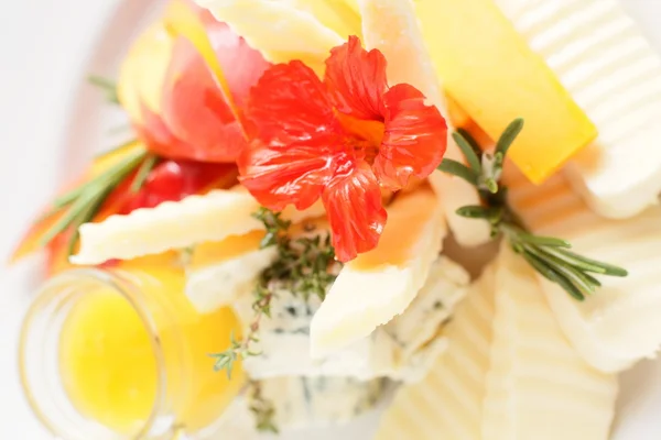 Ensalada de verduras frescas y sabrosas — Foto de Stock