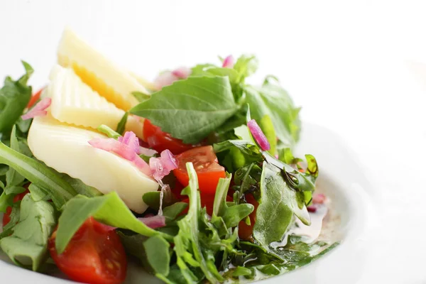 Warzywa świeże i smaczne sałatki — Zdjęcie stockowe