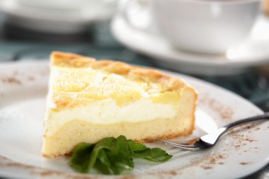 tatlı pasta çanak üzerinde