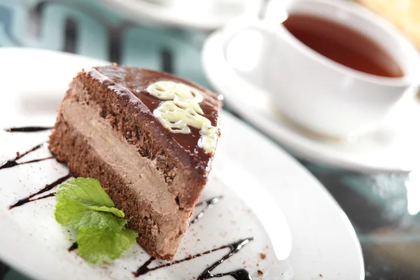 Tatlı pasta çanak üzerinde — Stok fotoğraf