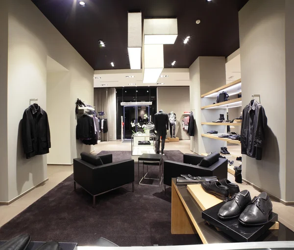Moderno e loja de roupas de moda — Fotografia de Stock