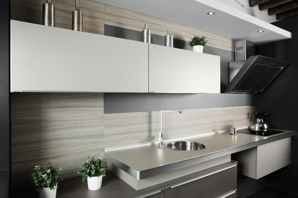 yeni modern bir mutfak
