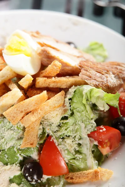 Salada saborosa com legumes — Fotografia de Stock