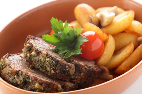 Pêlos de carne com guarnição — Fotografia de Stock