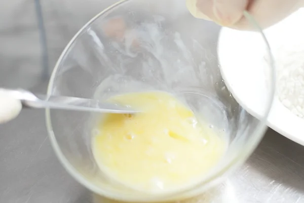 Cocinar en la cocina — Foto de Stock