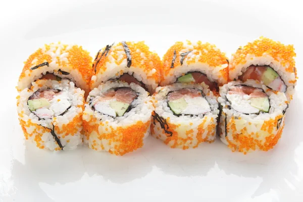 Smakelijke Aziatische sushi op witte achtergrond — Stockfoto