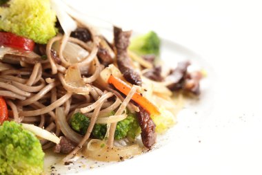 etli ve peynirli makarna