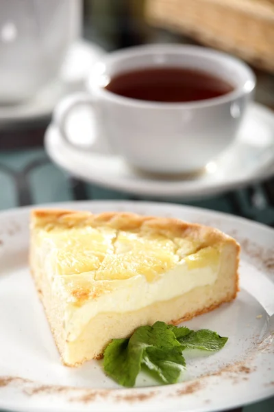 Sweet cake on the dish — Stock Photo, Image