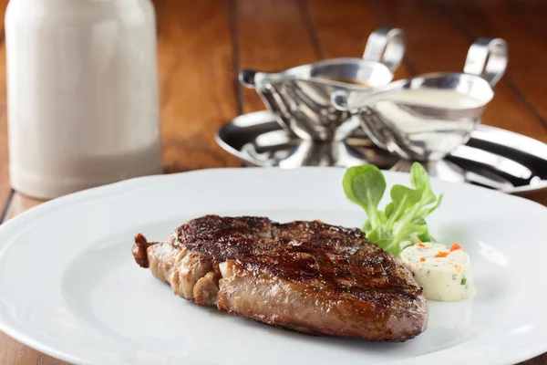 Pacíficos de carne con guarnición — Foto de Stock