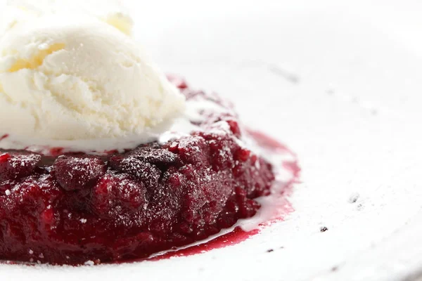 Frozen strawberries with ice cream — Stock Photo, Image