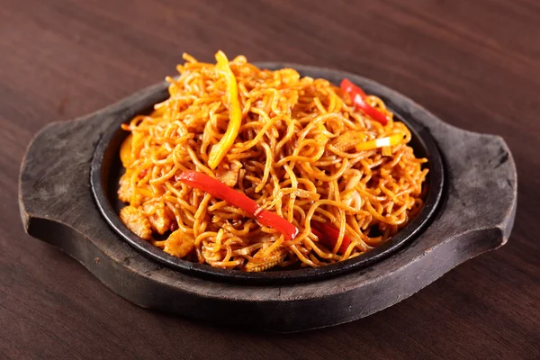 Hot chinese spaghetti with pepper — Stock Photo, Image