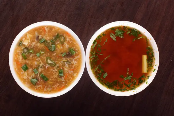 おいしい中華スープ野菜添え — ストック写真