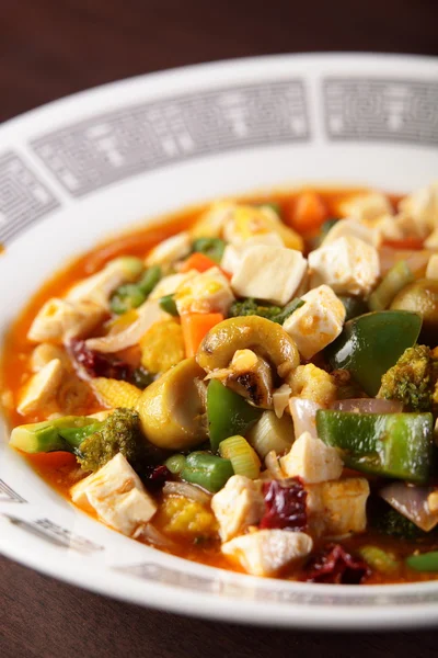 Nourriture chinoise savoureuse et chaude — Photo