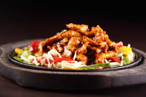 Smaczne i gorące chińskie jedzenie — Zdjęcie stockowe