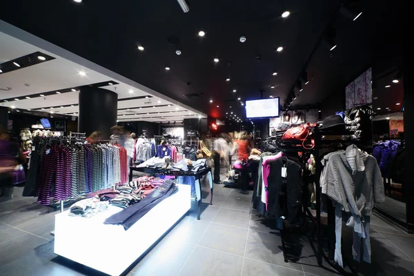 Tienda de ropa nueva marca europea —  Fotos de Stock