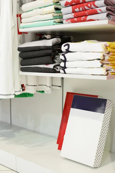 Tienda de ropa nueva marca europea — Foto de Stock