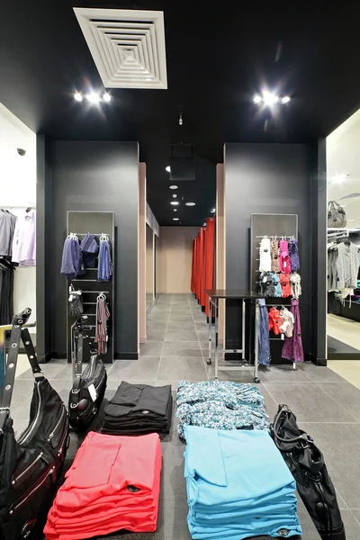 Tienda de ropa nueva marca europea — Foto de Stock