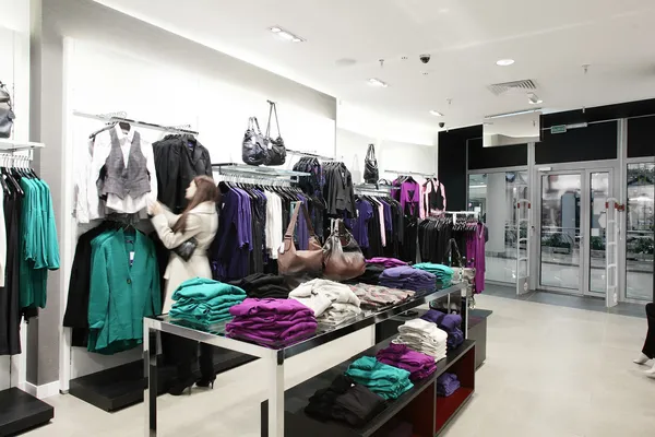 Tienda de ropa nueva marca europea — Foto de Stock