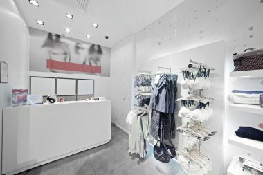 Avrupa giyim ve iç çamaşırı Dükkanı