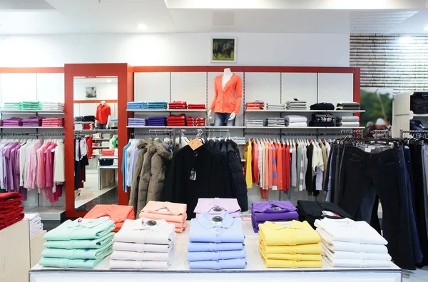 Tienda de ropa nueva marca europea — Foto de Stock