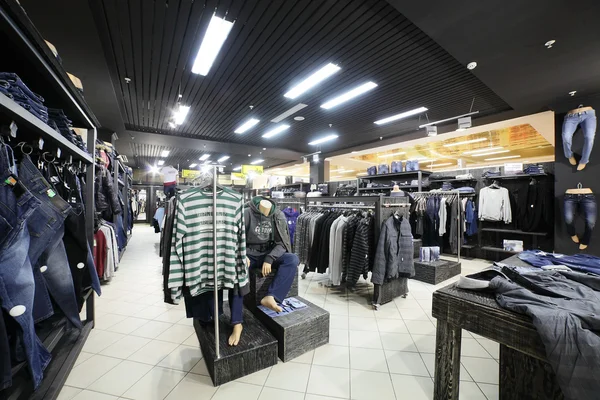 Evropské zbrusu nové oblečení shop — Stock fotografie