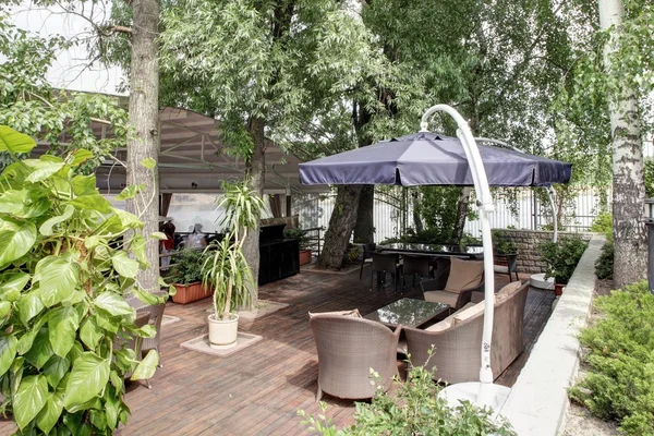 Vista al aire libre del restaurante europeo de lujo —  Fotos de Stock