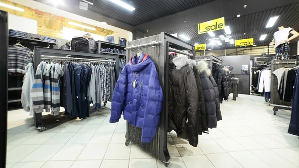 Europese gloednieuwe kleding winkel — Stockfoto