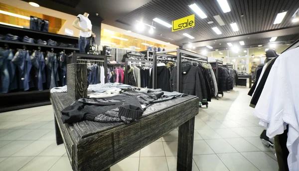 Tienda de ropa nueva marca europea —  Fotos de Stock