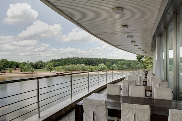 Vista al aire libre del restaurante europeo de lujo — Foto de Stock