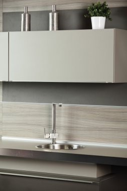 yeni modern bir mutfak