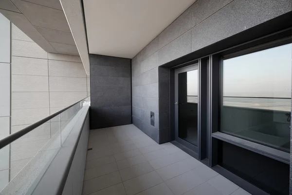 Balkon in dubai wolkenkrabber — Stockfoto