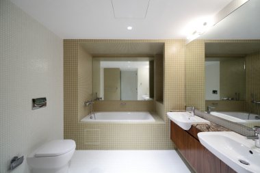 aydınlık ve temiz Avrupa tuvalet