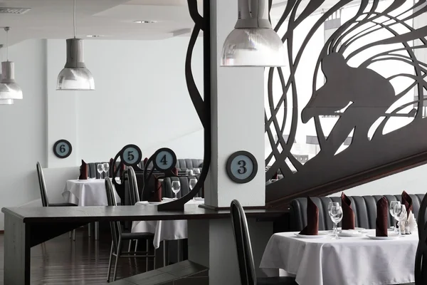 Роскошный ресторан в европейском стиле — стоковое фото